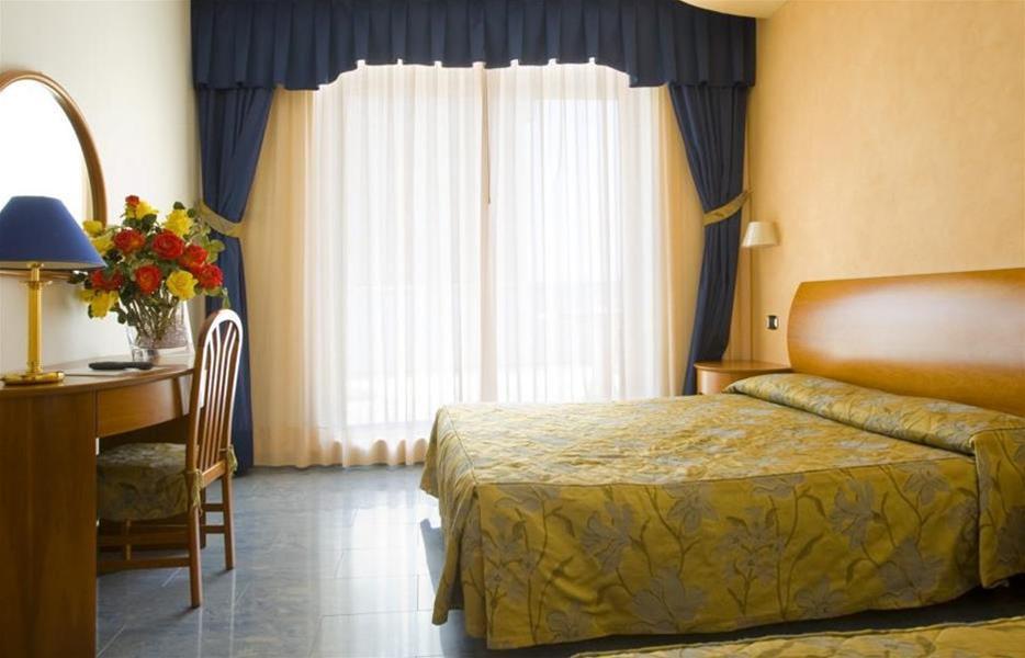 Hotel Parigi Bibione Exterior photo